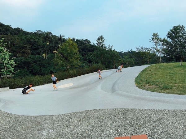 宜兰礁溪龙潭湖风景区,龙掌坡,大碗公溜滑梯（图／记者蔡玟君摄）
