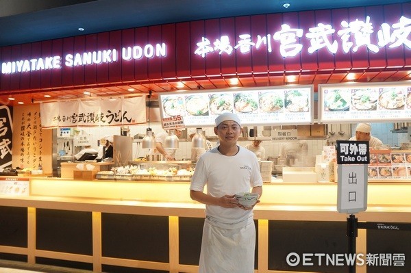 ▲中坜大江6000坪地下游逛街城，9月6日试营运人潮爆量。（图／记者杨淑媛摄）