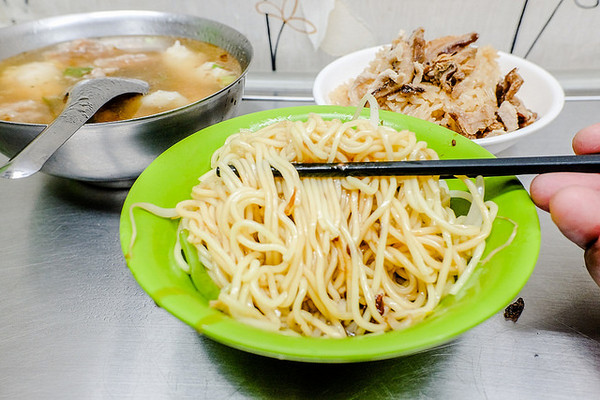 邱家油饭肉羹。（图／小虎食梦网）