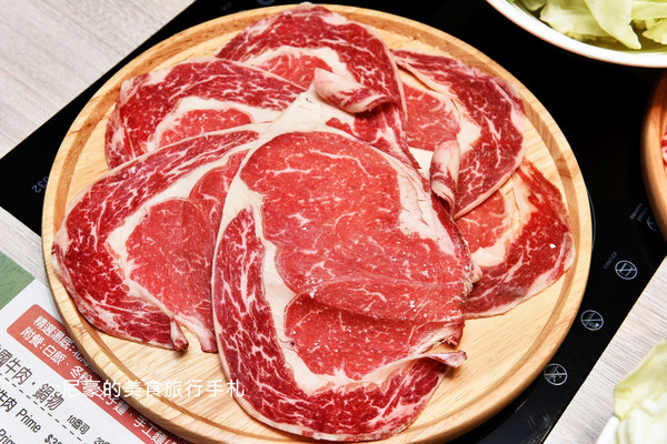 ▲台北藤集火锅大分量顶级肉品新鲜海鲜。（图／尼豪提供）