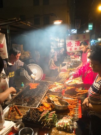▲高雄五甲地区南光街夜市。（图／高雄美食地图提供）