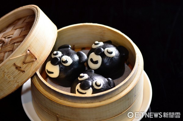 黑熊芝麻流沙包。（图／台北W饭店提供）