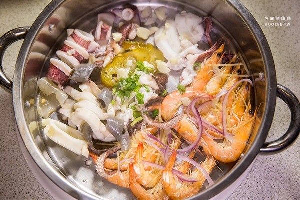 鲨嗑海鲜锅物。（图／虎丽笑嗨嗨）