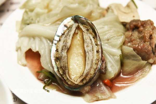 ▲台北藤集火锅大分量顶级肉品新鲜海鲜。（图／尼豪提供）