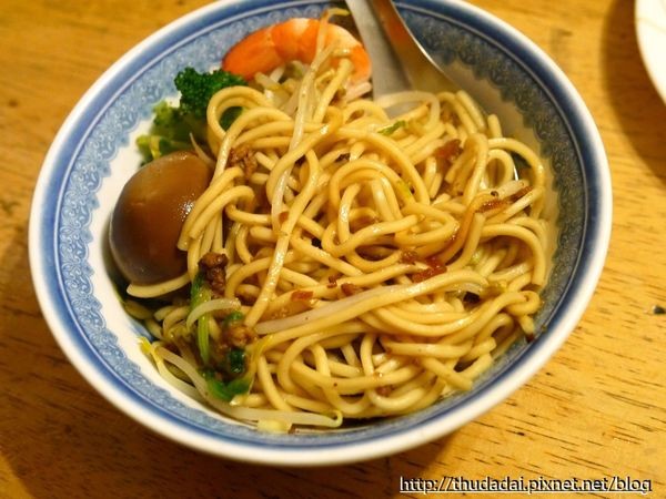江川肉燥饭、候夜担仔面。（图／三高Sir）