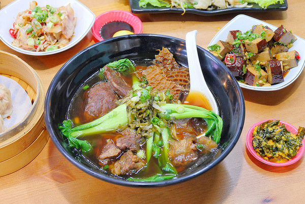▲台中大四喜牛肉面东海夜市 。（图／橘子狗爱吃糖提供）
