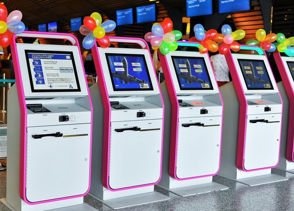 ▲国泰航空自助打印行李标签。（图／国泰港龙航空提供）