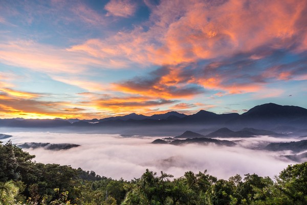 金龙山日出观景平台。（图／网友ig ygt1016 提供，请勿任意翻摄，以免侵权。）