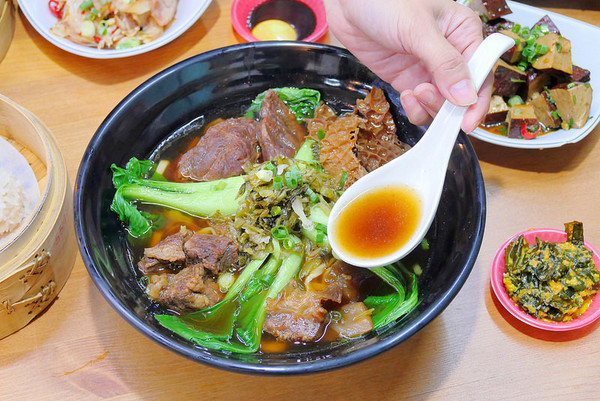▲台中大四喜牛肉面东海夜市 。（图／橘子狗爱吃糖提供）