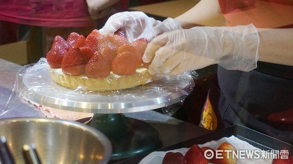 这就是夏天的滋味！淡水“清凉一条街”3款打卡冰品超消暑 。（图／记者廖明慧摄）