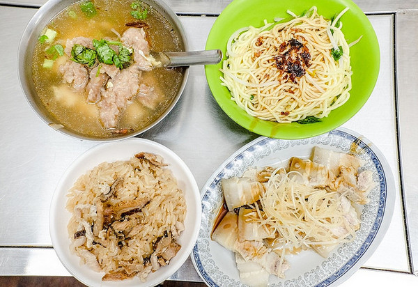 邱家油饭肉羹。（图／小虎食梦网）