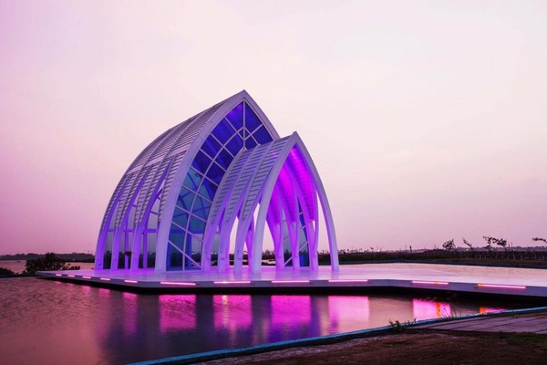 ▲台南北门水晶教堂。（图／翻摄自云嘉南，好好玩!!!(云嘉南滨海风景区)粉丝专页）