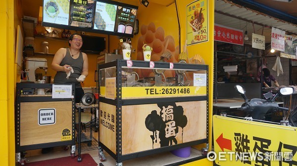 这就是夏天的滋味！淡水“清凉一条街”3款打卡冰品超消暑 。（图／记者廖明慧摄）