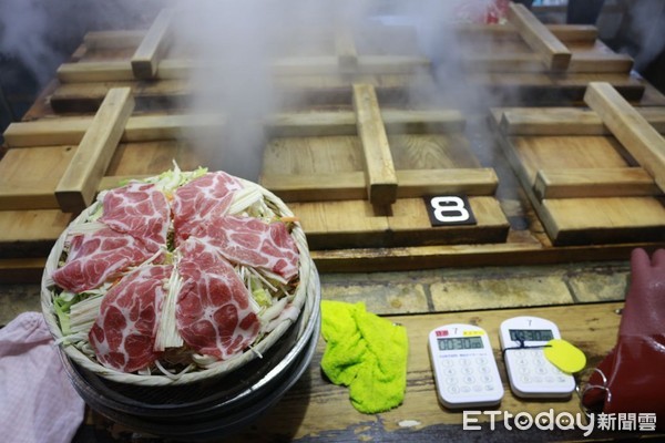 ▲%急鸶?赜?侠憩地狱蒸,地狱蒸し工房铁轮。（图／记者蔡玟君摄）