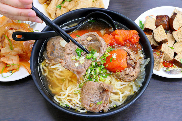 山西蕃茄牛肉刀削面。（图／橘子狗爱吃糖）