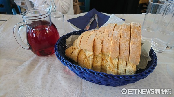 ▲希腊雅典小渔港Mikrolimano，4 brothers restaurant。（图／记者李姿仪摄）
