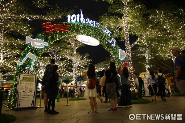 ▲台北101_欧洲风味嘉年华、德国啤酒节夜间照      。（图／记者黄士原摄）