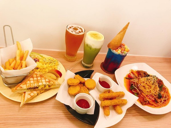▲Al rev&eacute;s 颠倒餐厅。（图／网友提供，请勿随意翻拍，以免侵权）