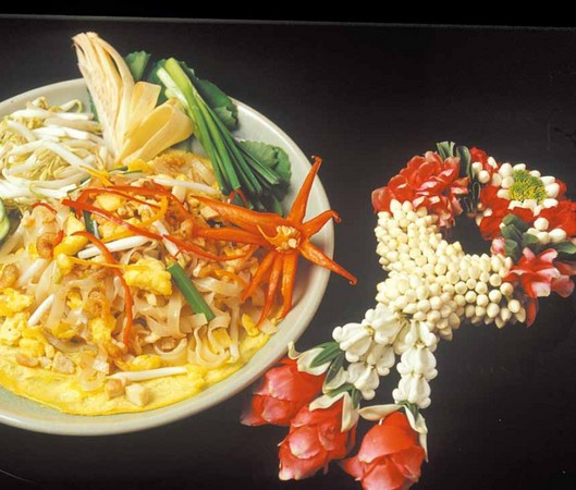 咖喱鸡肉面。（图／《泰国厨艺小旅行》于美芮著，健行文化出版社）