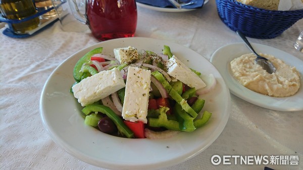 ▲希腊雅典小渔港Mikrolimano，4 brothers restaurant。（图／记者李姿仪摄）