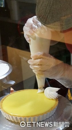 这就是夏天的滋味！淡水“清凉一条街”3款打卡冰品超消暑 。（图／记者廖明慧摄）