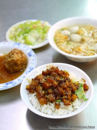 江川肉燥饭、候夜担仔面。（图／三高Sir）
