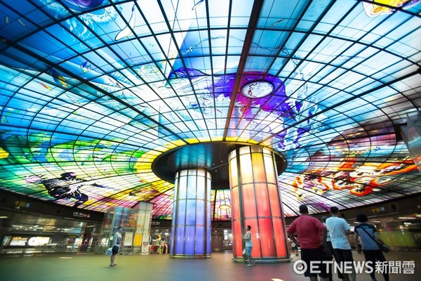 光之穹顶,高雄捷运,高捷,美丽岛站,装置艺术,景点,高雄,旅游（图／记者季相儒摄）