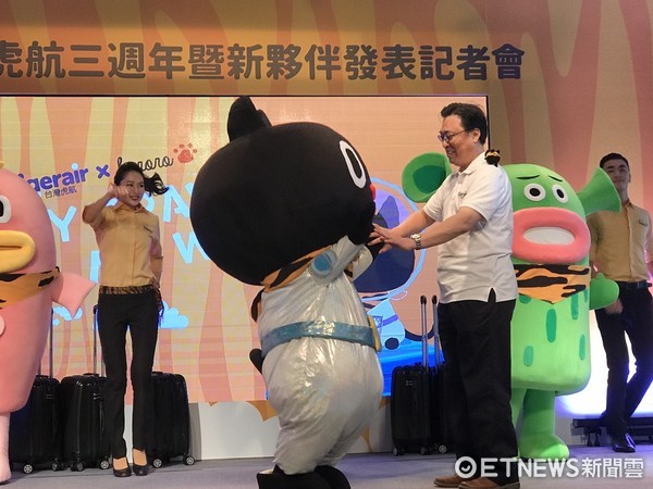 ▲台湾虎航第20条航线开航高雄-福冈 新伙伴太空猫Kuroro加入。(图/记者赖文萱摄)