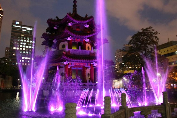 ▲228公园水舞 。（图／台北市政府提供）