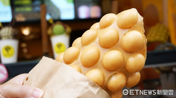 这就是夏天的滋味！淡水“清凉一条街”3款打卡冰品超消暑 。（图／记者廖明慧摄）
