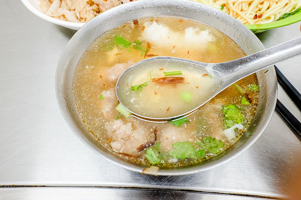 邱家油饭肉羹。（图／小虎食梦网）
