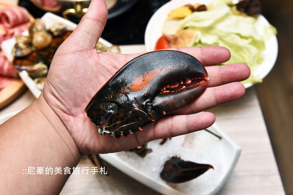 ▲台北藤集火锅大分量顶级肉品新鲜海鲜。（图／尼豪提供）