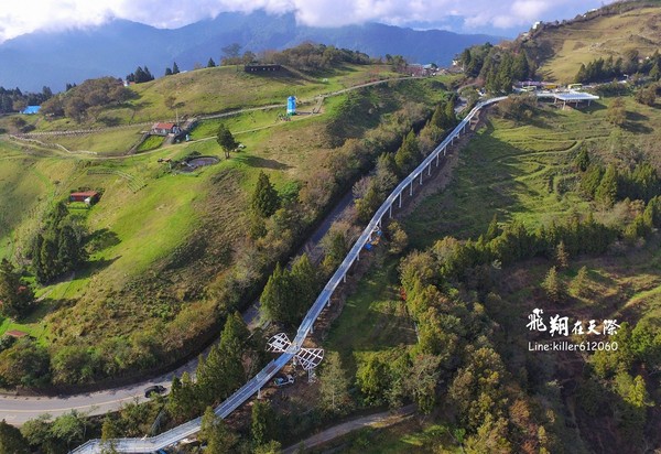 清境“高架景观步道”超壮观！空拍照就像1.2公里白巨蟒（图／摄影师《飞翔在天际》提供）