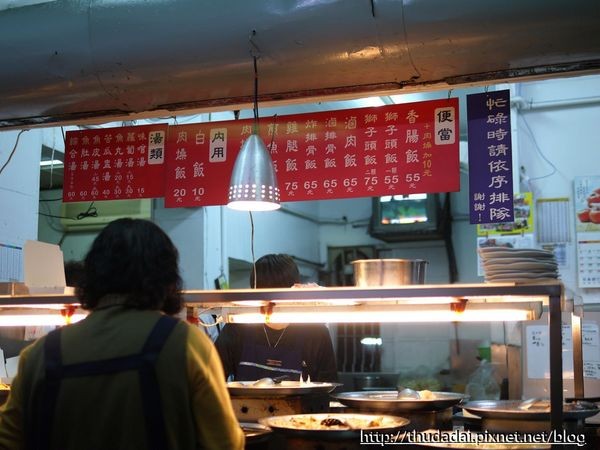 江川肉燥饭、候夜担仔面。（图／三高Sir）