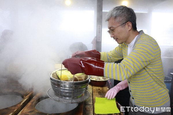 ▲%急鸶?赜?侠憩地狱蒸,地狱蒸し工房铁轮。（图／记者蔡玟君摄）