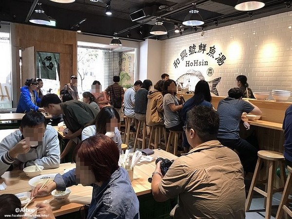 ▲台南林百货旁和兴号鲜鱼汤。（图／爱比妞提供）