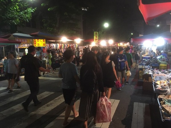 ▲高雄劳工公园夜市。（图／高雄美食地图提供）