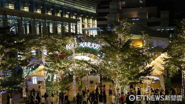 ▲台北101_欧洲风味嘉年华、德国啤酒节夜间照      。（图／记者黄士原摄）