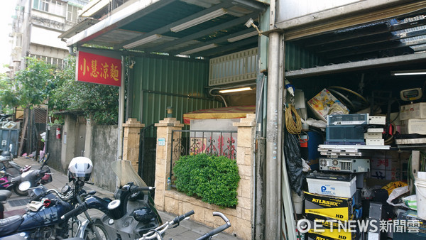 ▲%?隐藏在台北市巷弄内超大份凉面只卖40元。（图／记者黄士原摄）