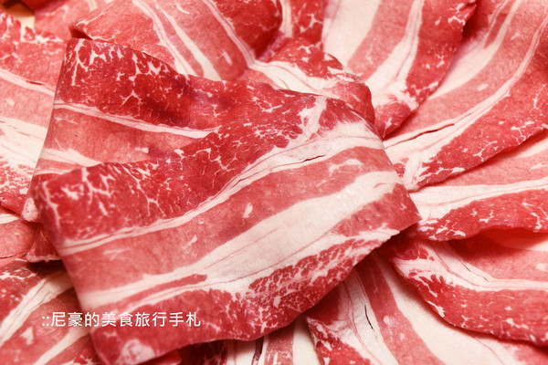 ▲台北藤集火锅大分量顶级肉品新鲜海鲜。（图／尼豪提供）