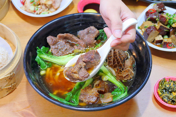 ▲台中大四喜牛肉面东海夜市 。（图／橘子狗爱吃糖提供）