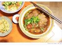 台中文青面馆！红烧牛肉面面条吸附饱满汤汁