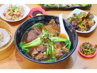珍珠奶茶免费喝的台中牛肉面店　还可以玩扭蛋！