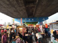 三重不只三和夜市！重新桥下“星光市集”　还有汉堡王