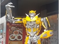 《变形金刚5》将上映　300公分高大黄蜂抢先登陆桃园
