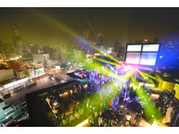 5小时不间断“空中酒吧”跨年派对　现场还提供各种水酒无限畅饮