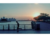 纽约客必备的时尚运动“慢跑”　沿着哈德逊河岸看人生