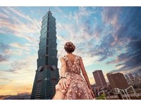 “牵手背影”夫妻档再度来台　摄影展公开台湾版牵手照
