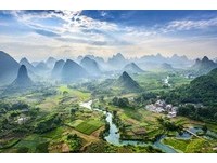 古今中外皆爱漓江水，今夏细看桂林四绝，登龙脊梯田赏景