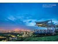 被网友赞“台中最猛夜景”！180度视角的浪漫云顶平台